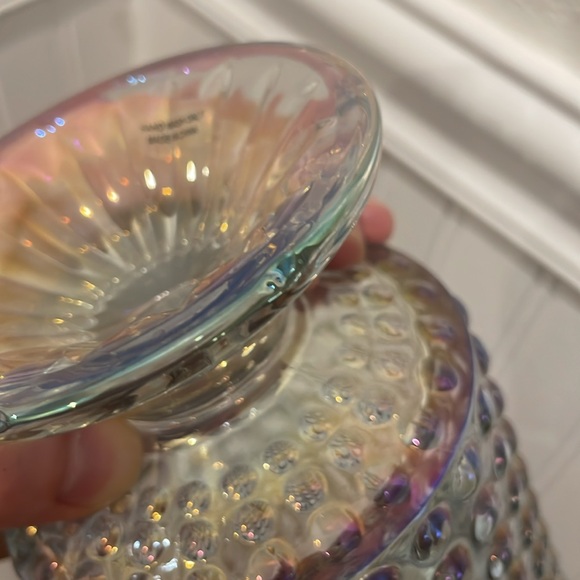 Iridescent glass pedestal vase 🤩 - Picture 9 of 9